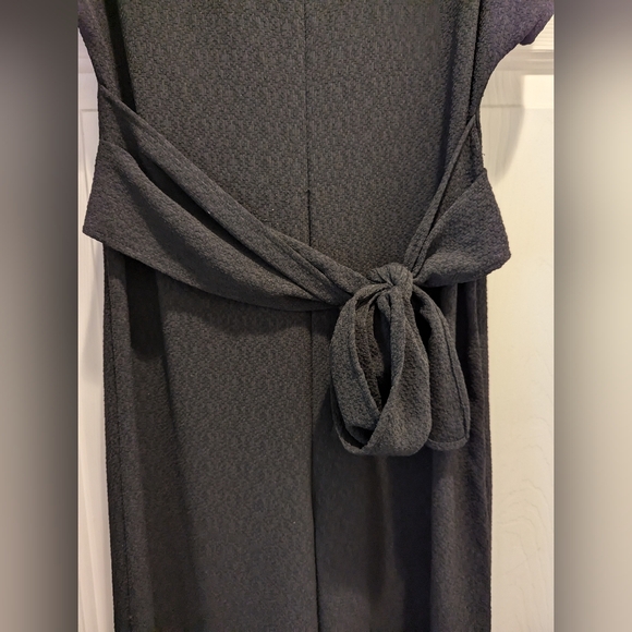 LUSH Black Tie Front Tapered Leg Jumpsuit Keyhole Back Women’s Size XS - Picture 3 of 10